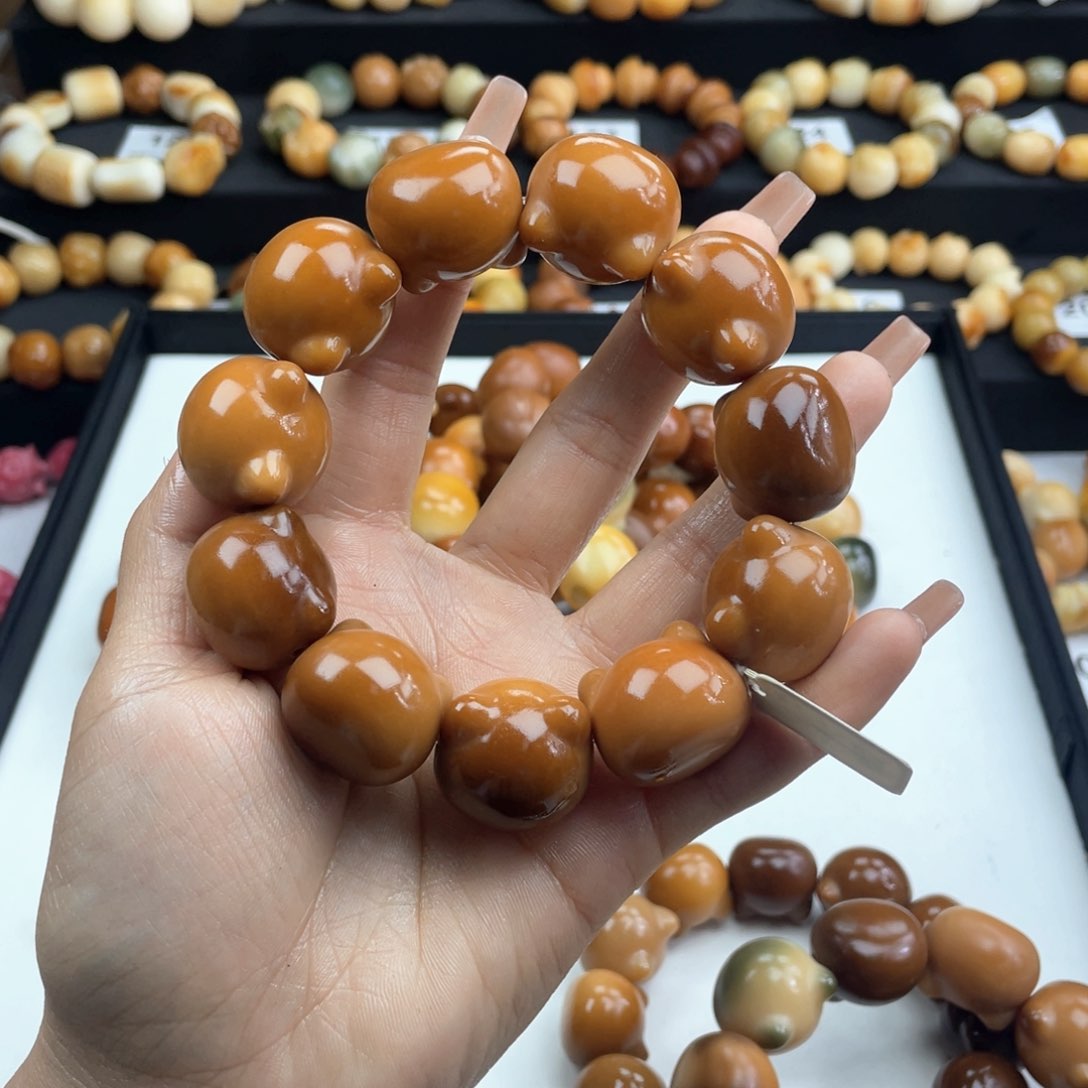 白玉菩提手串瑕疵23