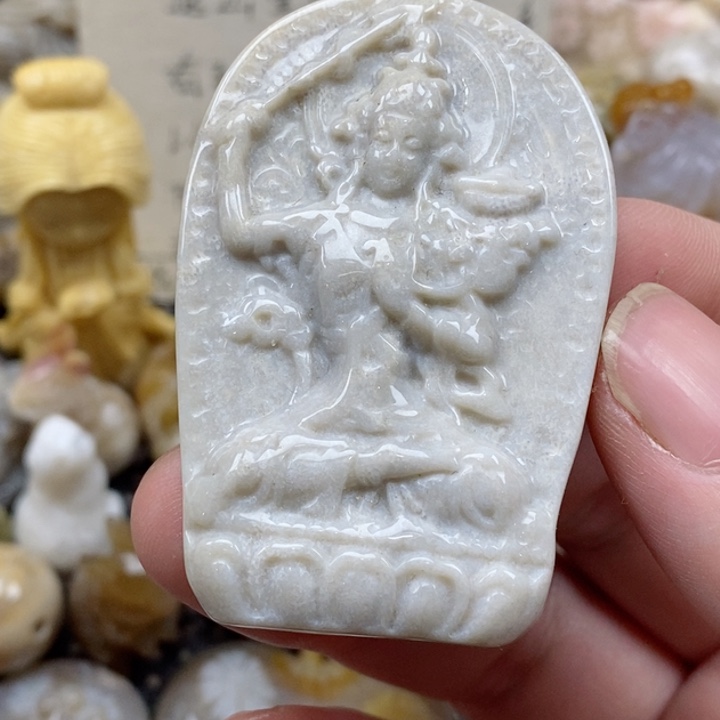 颈饰未镶嵌硅化珊瑚（珊瑚玉）