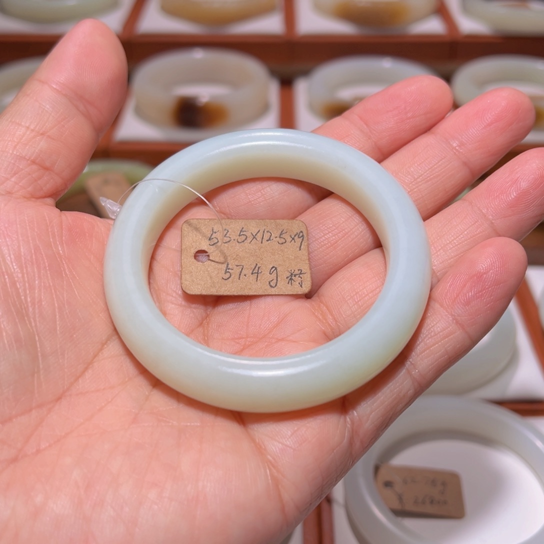 和田玉手镯未镶嵌