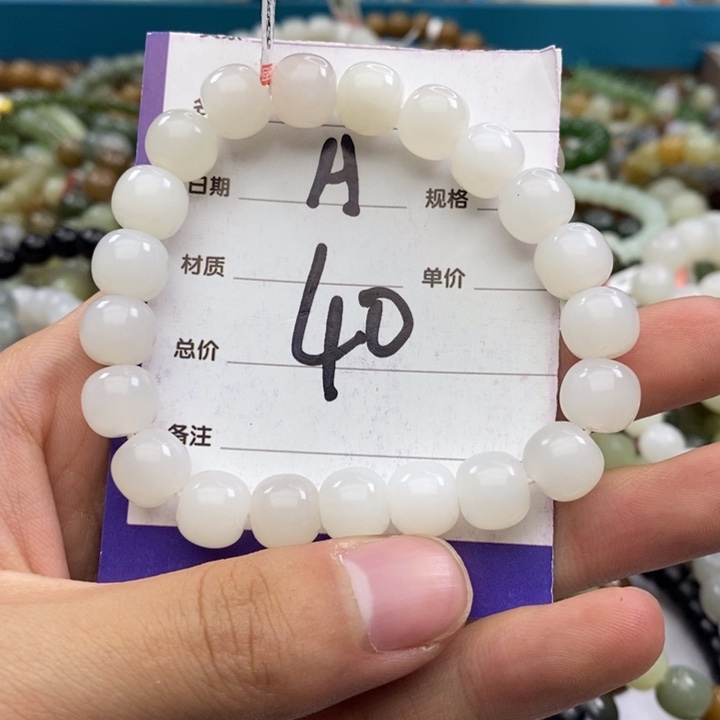 青***上和田玉未镶嵌颈饰