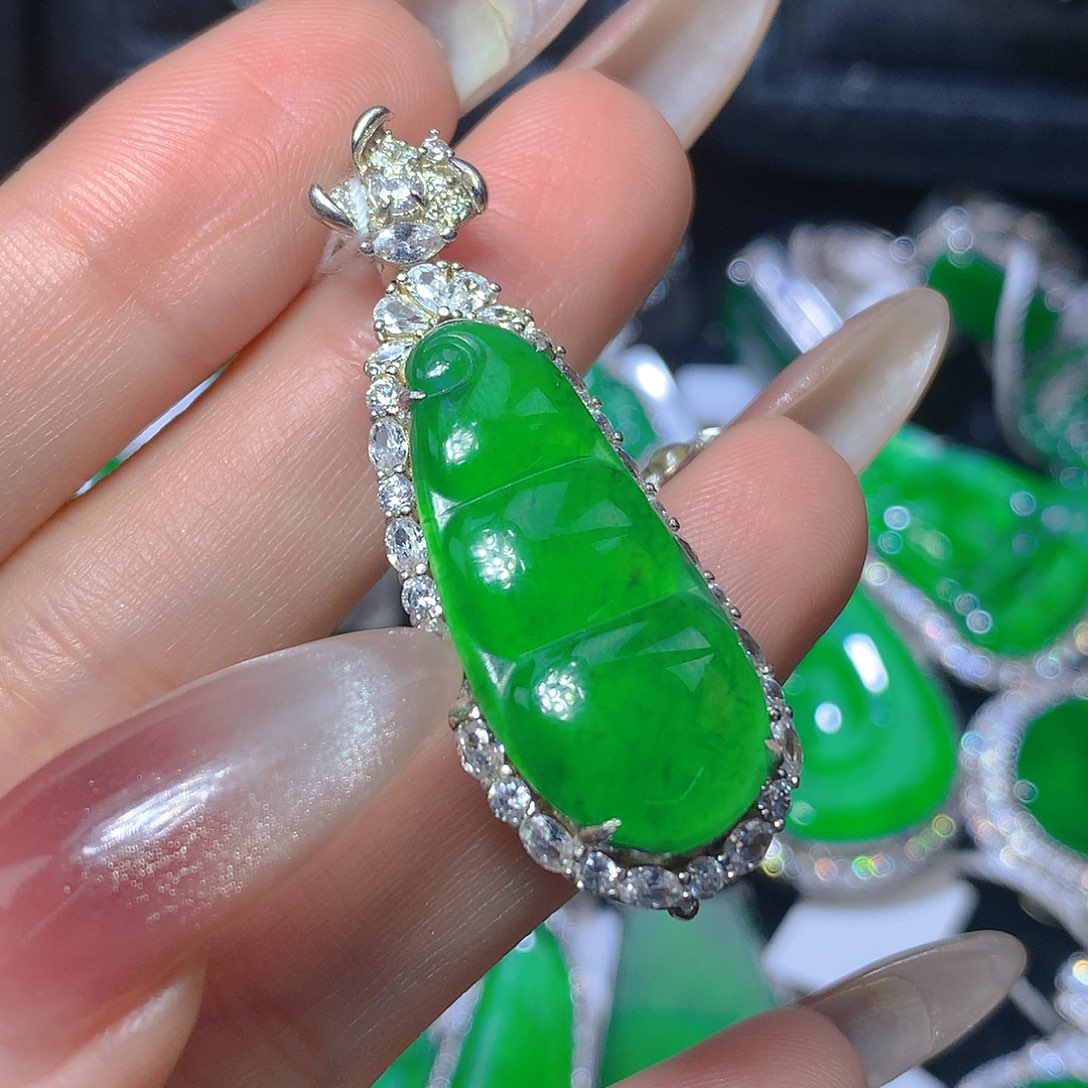 翡翠颈饰银S925镶嵌翡翠