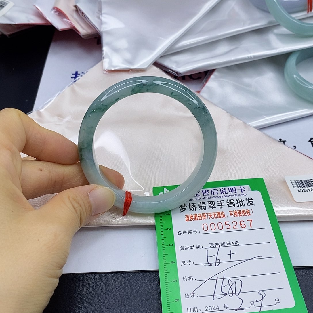 翡翠手镯未镶嵌翡翠手镯