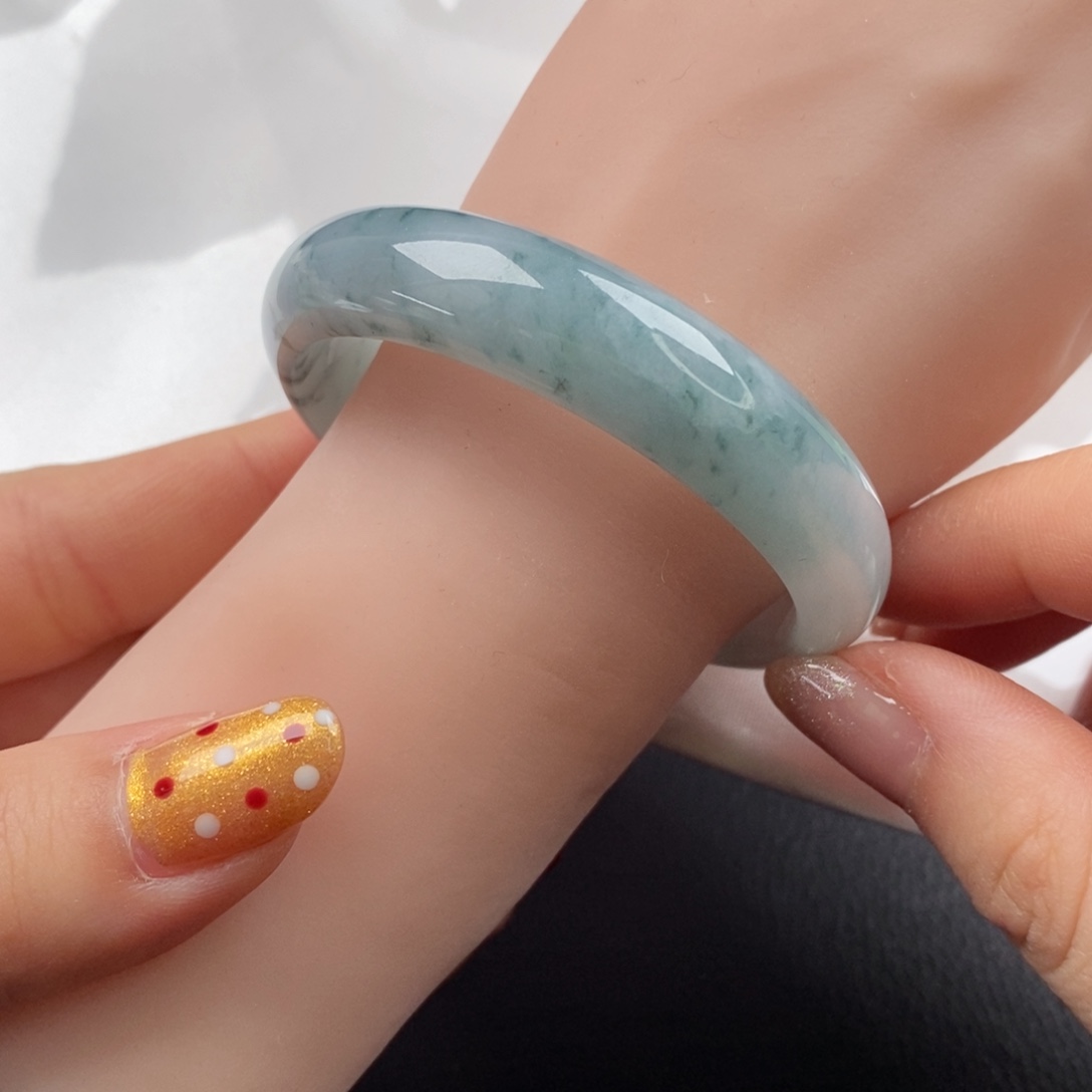 翡翠手镯未镶嵌52贵妃