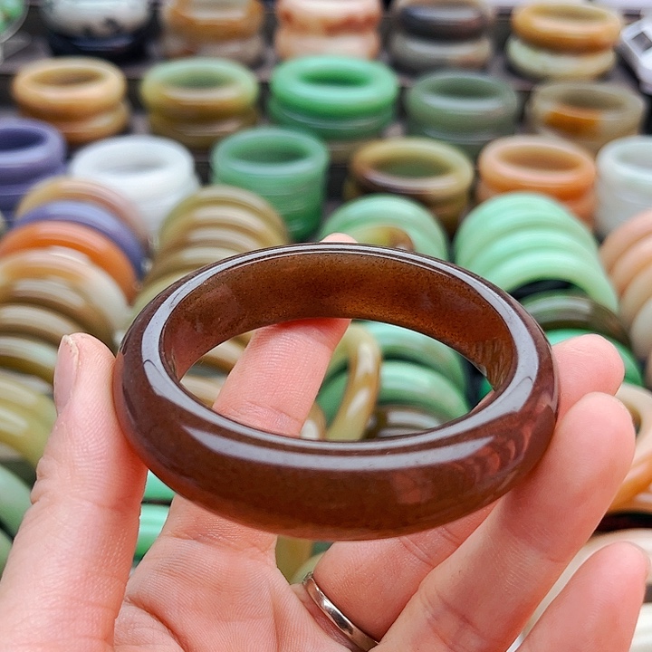 未镶嵌手镯（圆镯）石英质玉