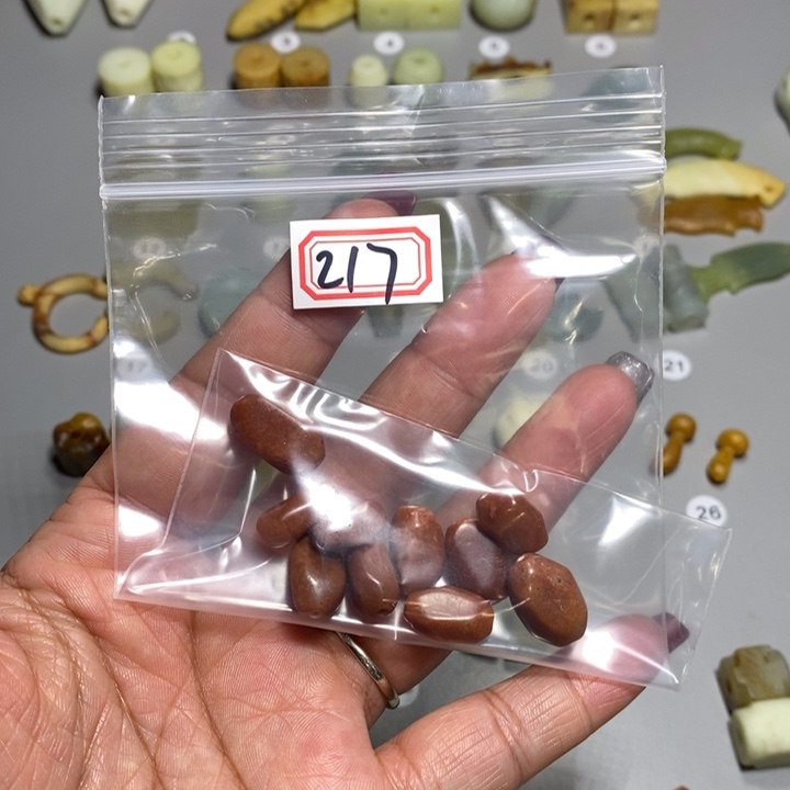 蛇纹石玉颈饰未镶嵌小****_