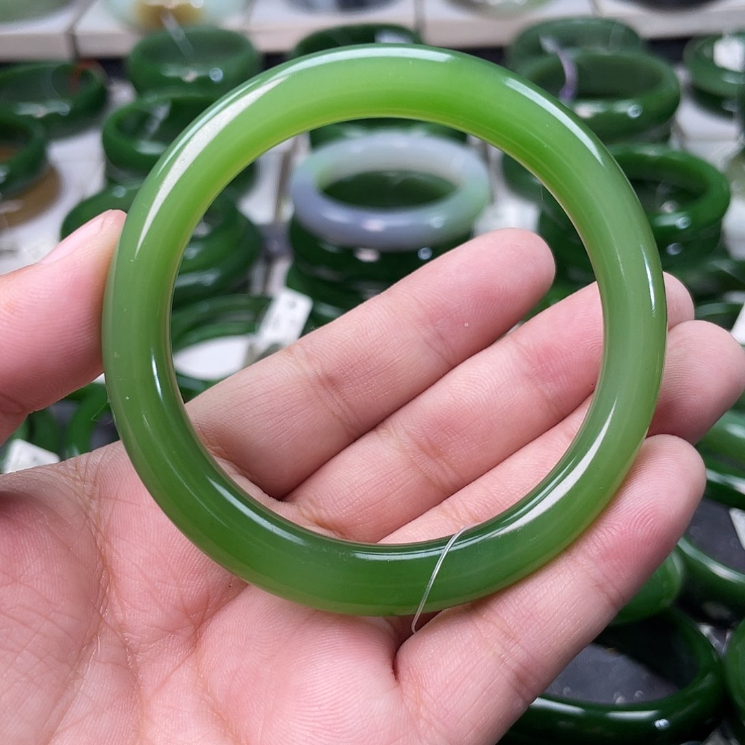 和田玉（碧玉）未镶嵌手镯