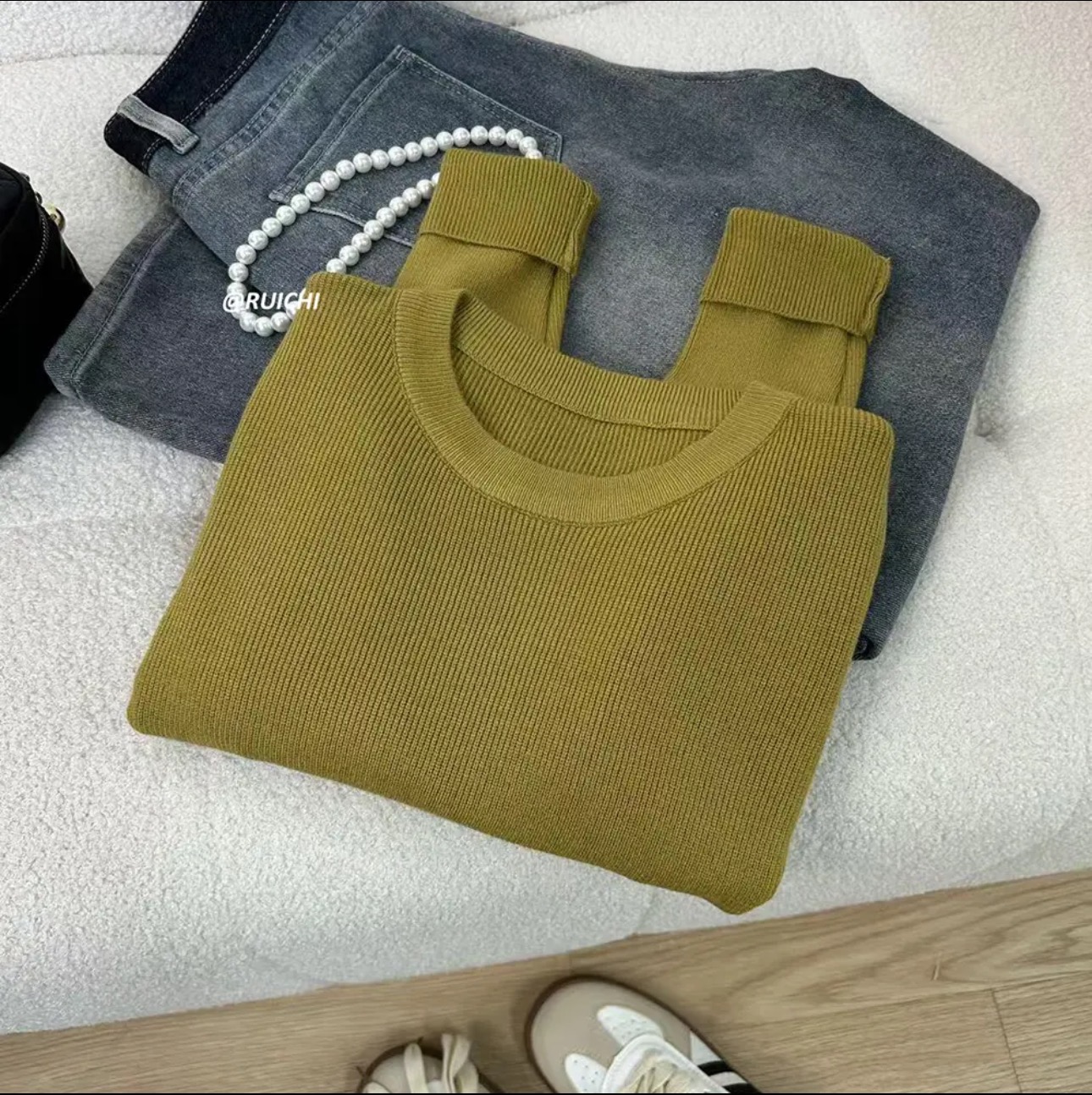 温柔风纯色长袖针织上衣女2025秋冬新款百搭圆领宽松显瘦套头T恤