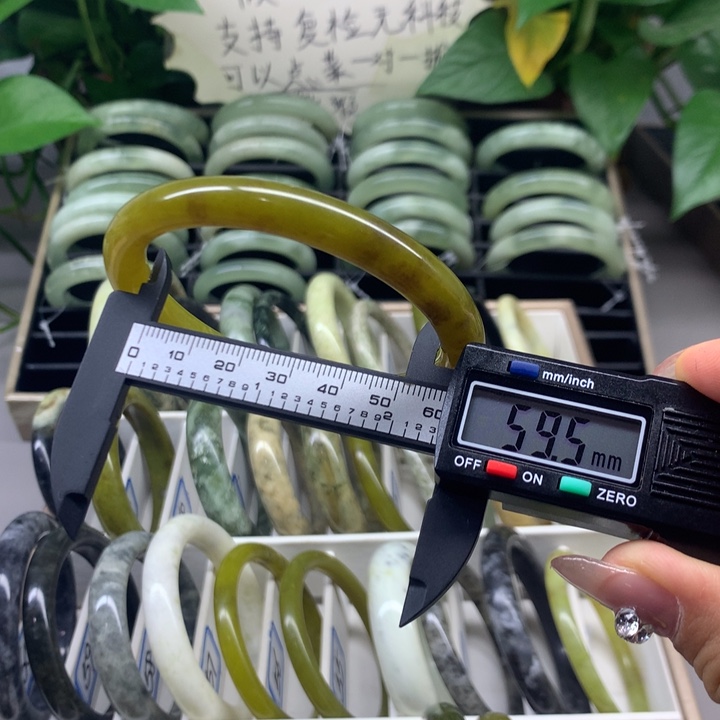蛇纹石玉未镶嵌手镯49