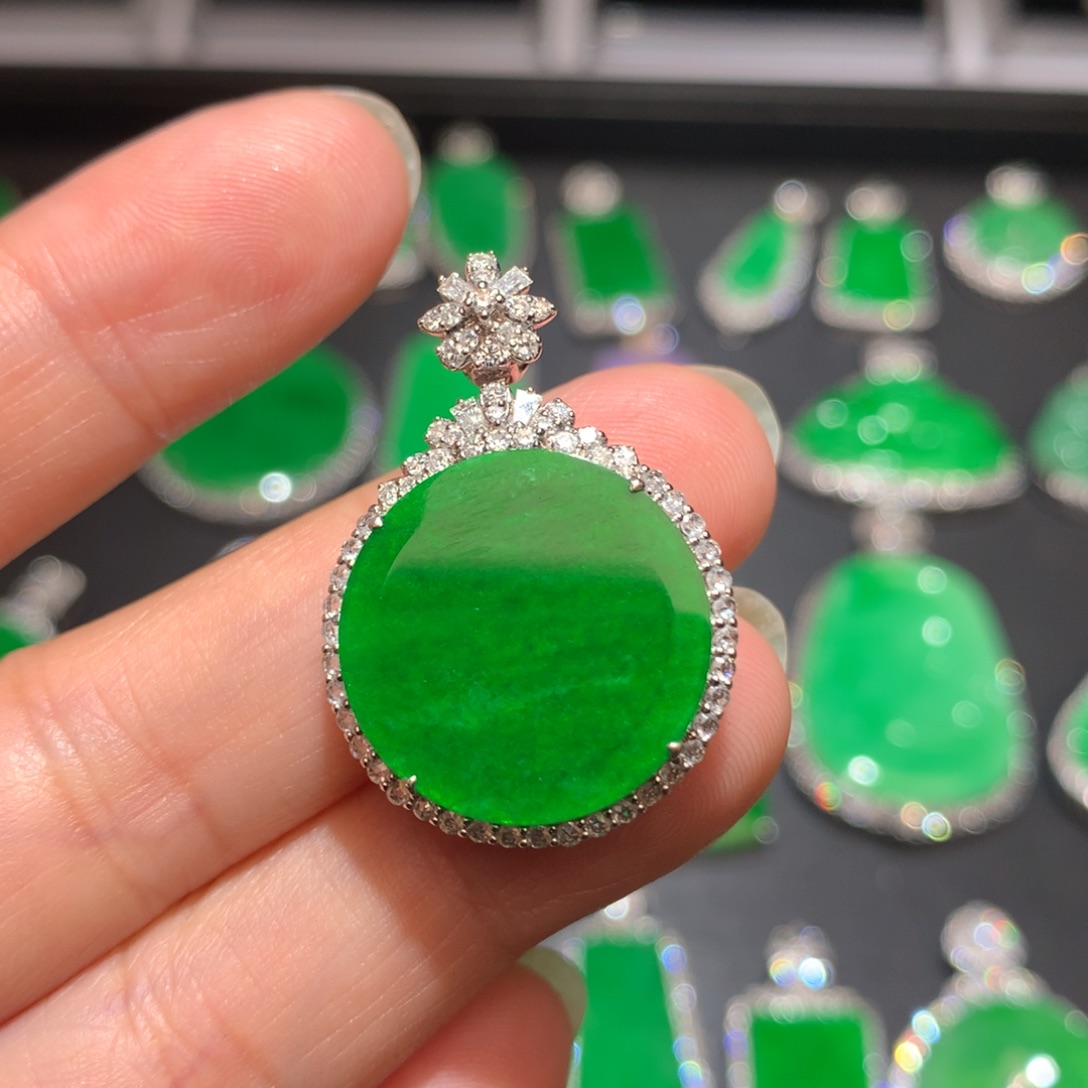 翡翠颈饰18K金镶嵌稀****@翡翠