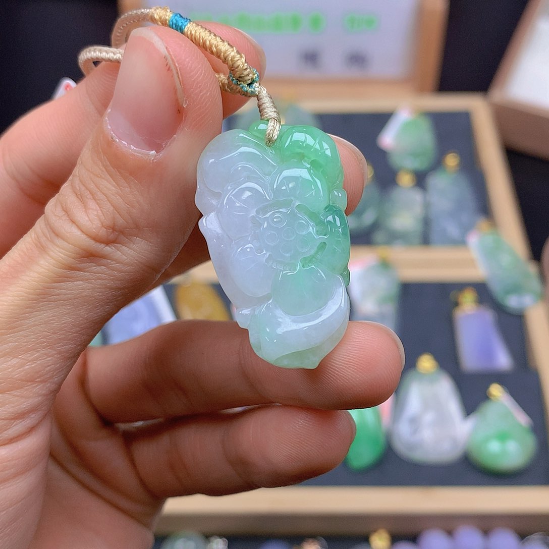 翡翠颈饰未镶嵌翡翠