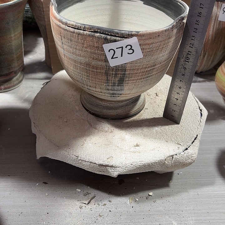 陶摆件高16，口17，有孔，273