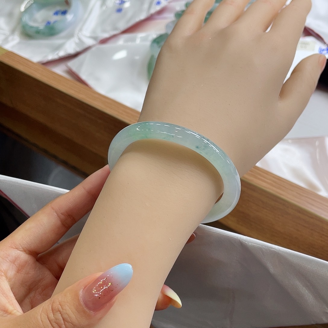 翡翠未镶嵌手镯5 号链接52.7贵妃