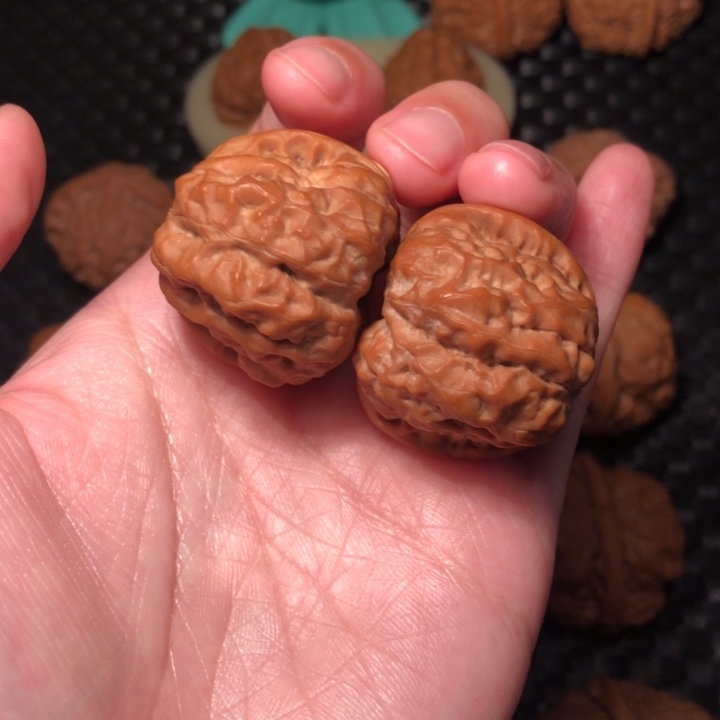 文玩核桃把件红皮33