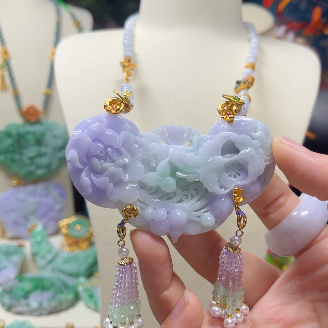 翡翠颈饰未镶嵌紫春彩