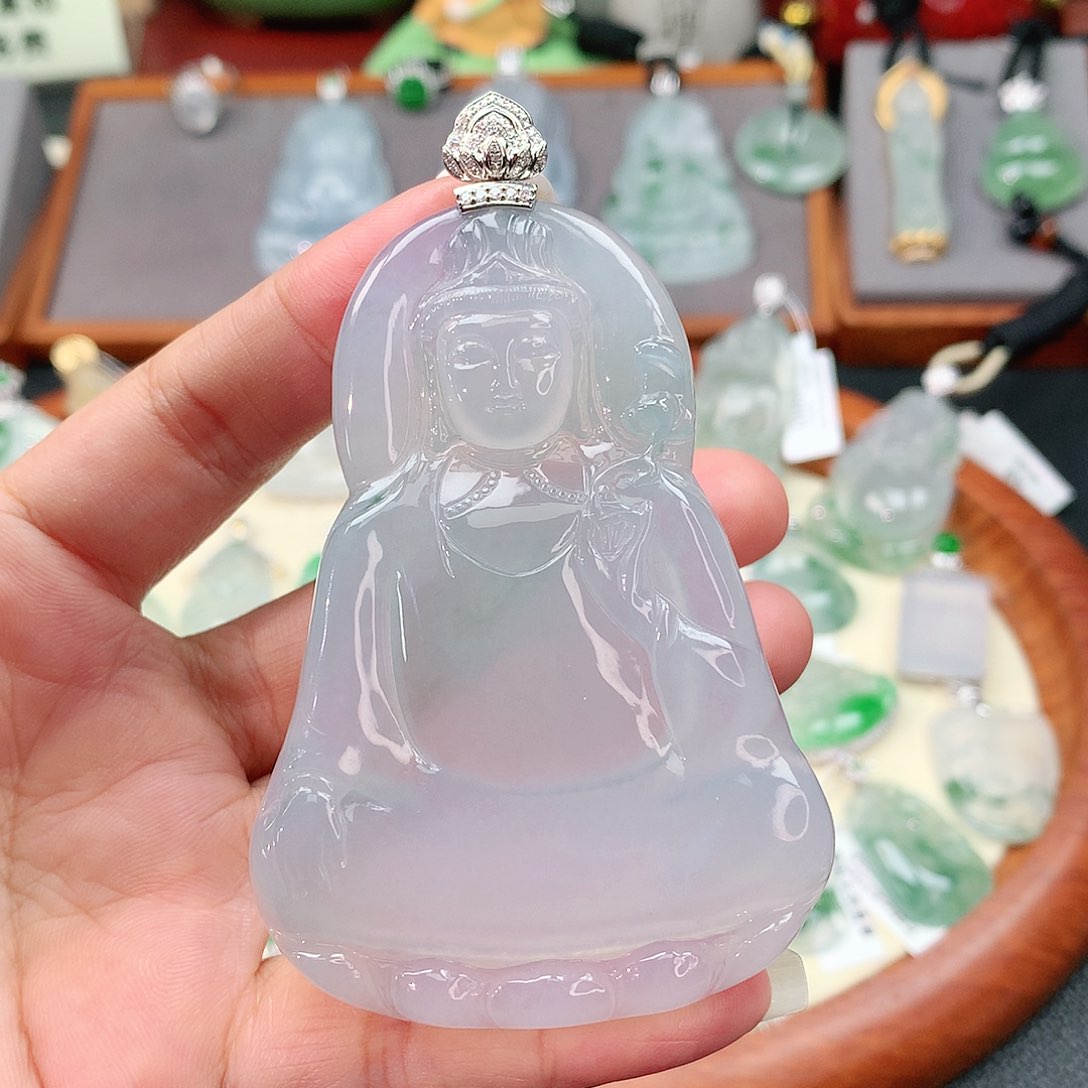 颈饰18K金镶嵌翡翠素衣观音