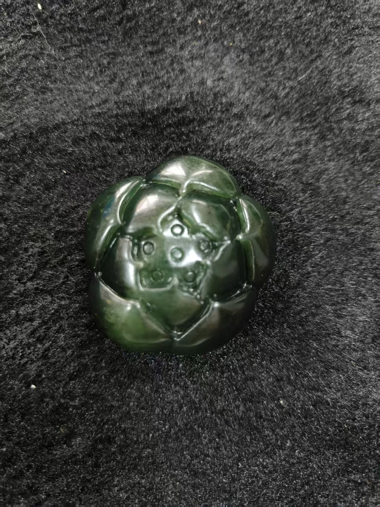 泰山玉荷花蛇纹石质玉