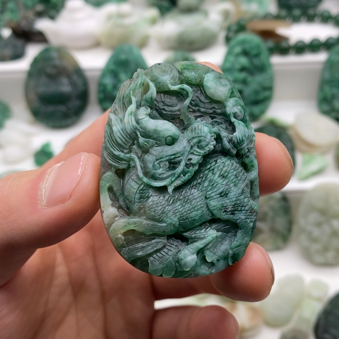 独山玉颈饰未镶嵌木**孩