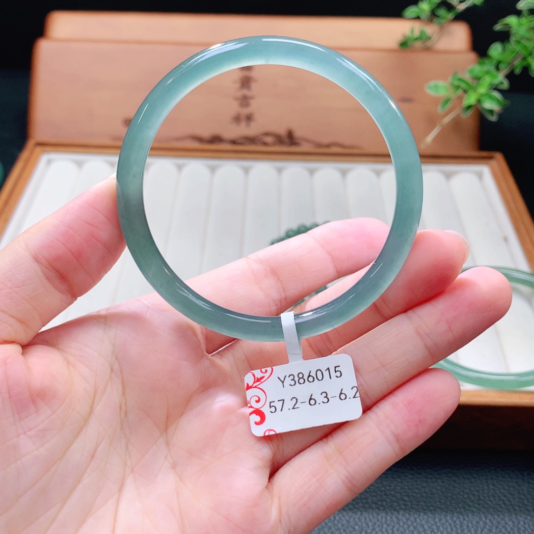 翡翠手镯（圆镯）未镶嵌