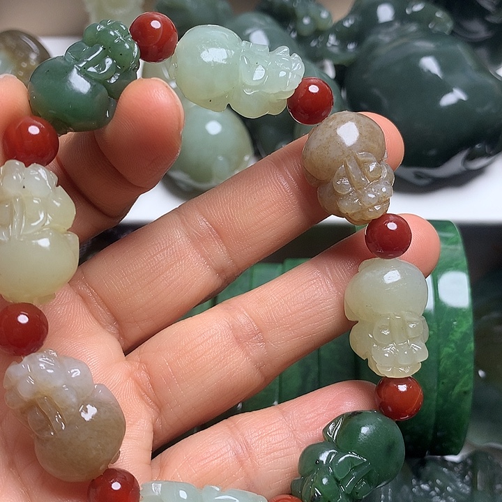 陈***亭和田玉未镶嵌颈饰