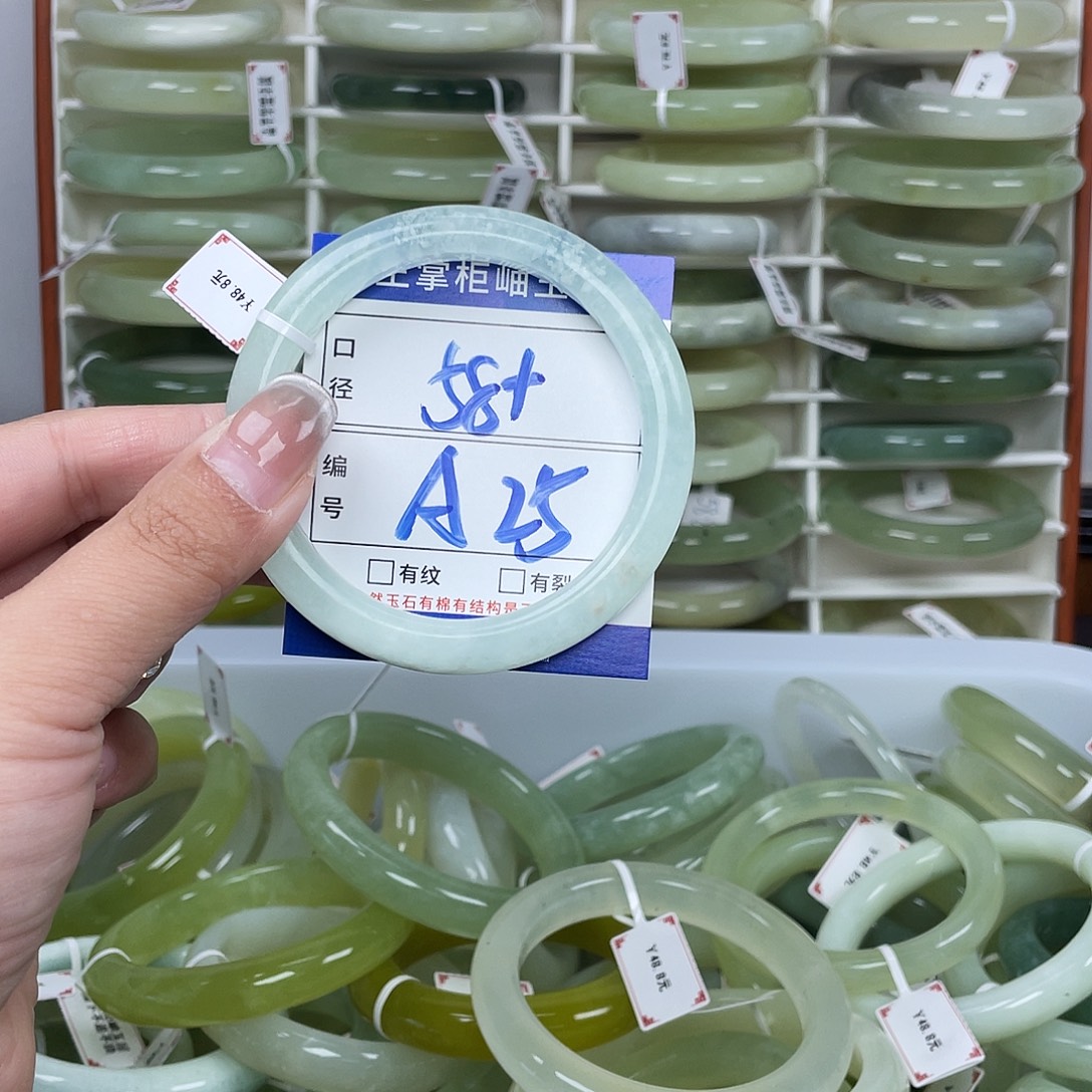 岫玉未镶嵌手镯手镯