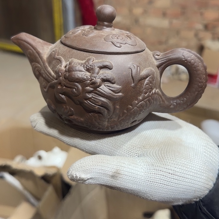库存微瑕紫砂壶一个