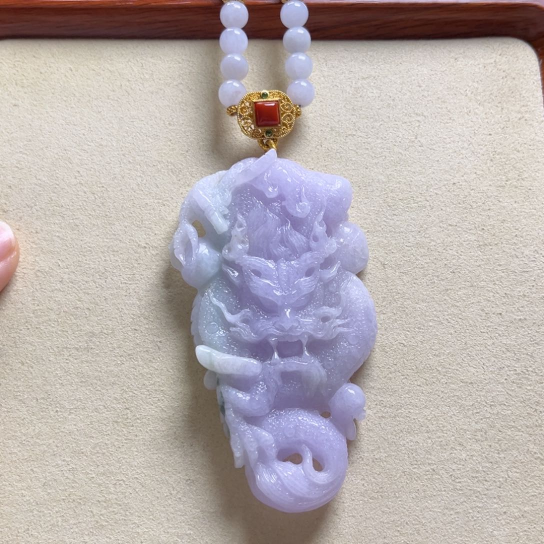 翡翠颈饰未镶嵌紫龙