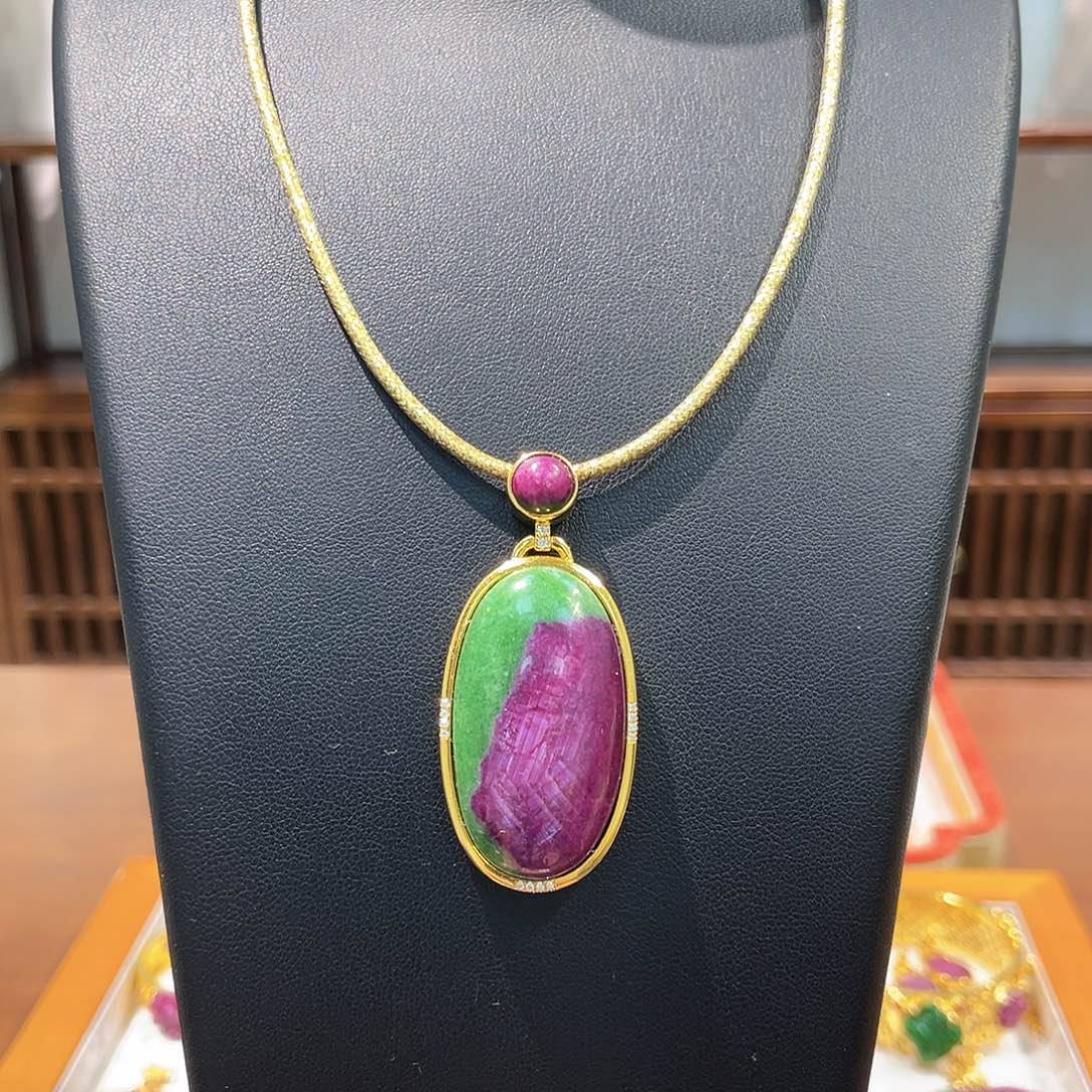 锦纶非金属红宝吊坠