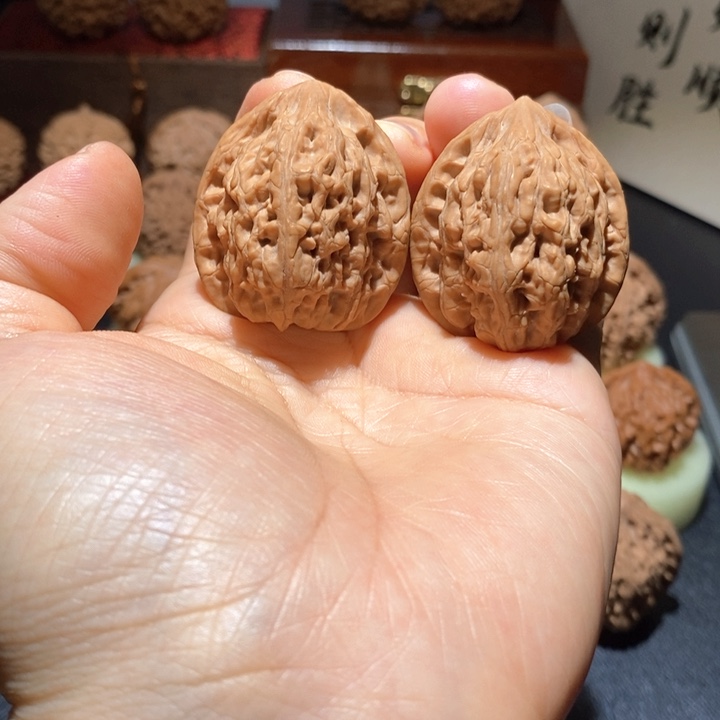 文玩核桃吊坠野生金三角35