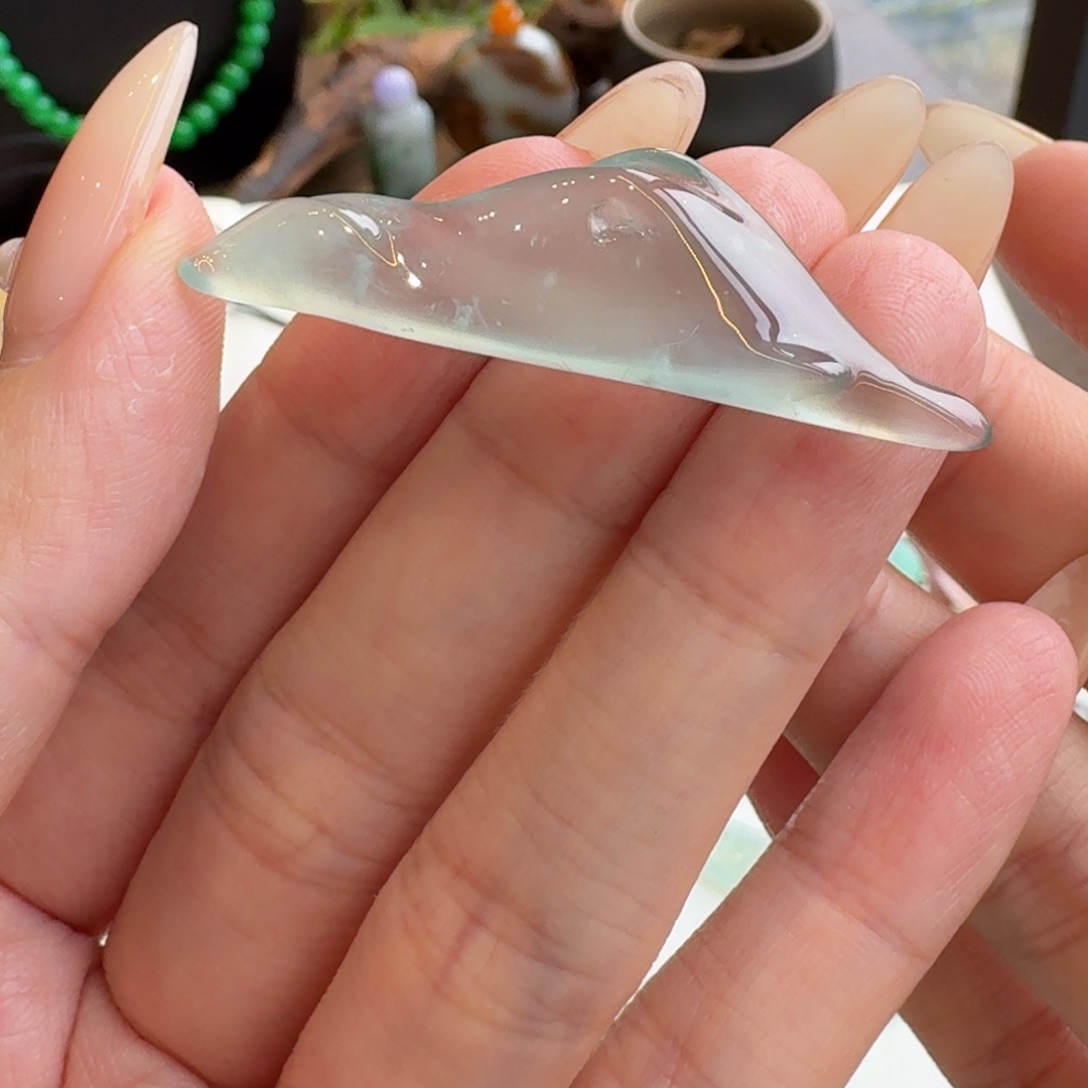 翡翠颈饰未镶嵌随行冰山