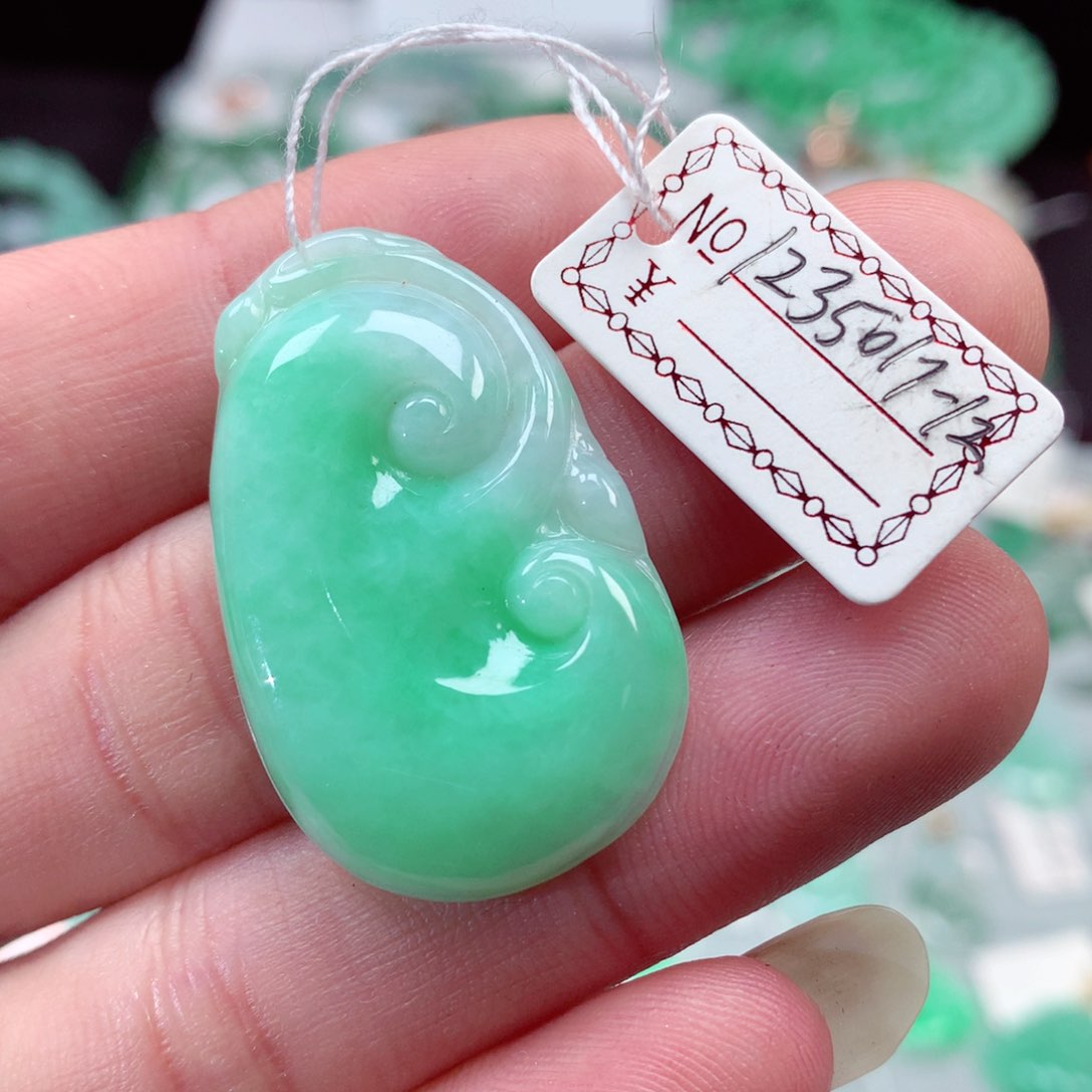 翡翠颈饰未镶嵌翡翠吊坠