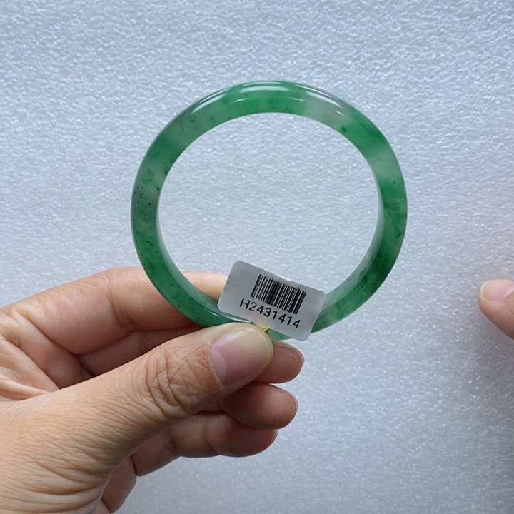 石英质玉未镶嵌手镯青青55-56多人