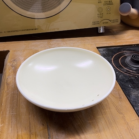 微瑕， 不能明火。18.5厘米盖子2个