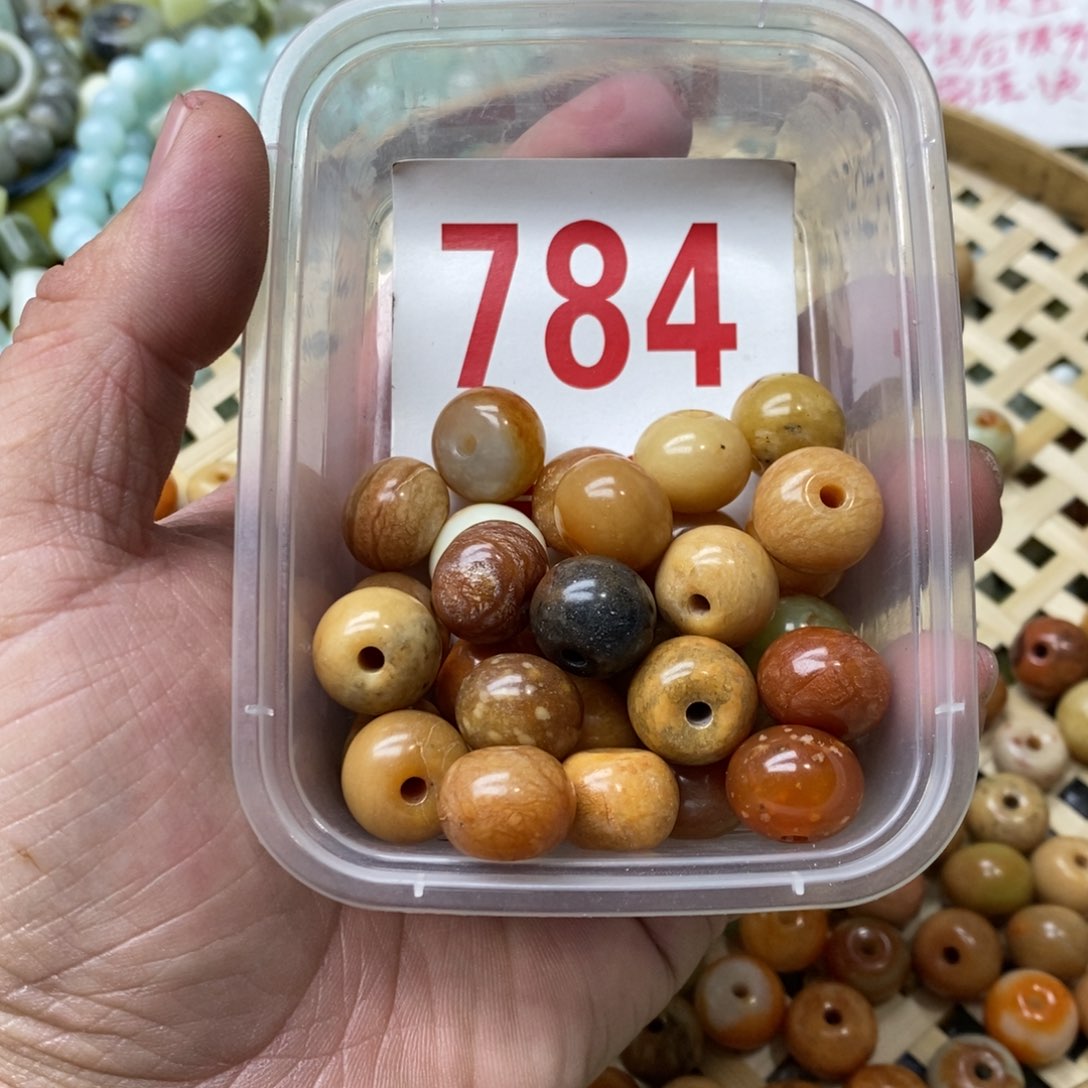 蛇纹石玉挂坠未镶嵌