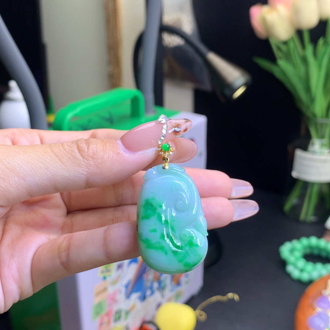 翡翠18K金镶嵌颈饰