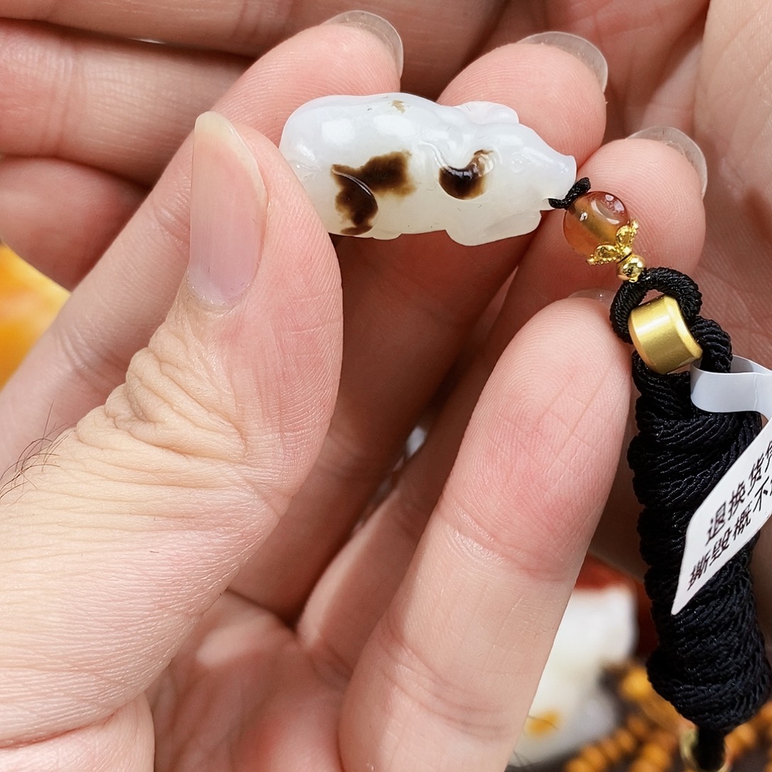 和田玉未镶嵌颈饰