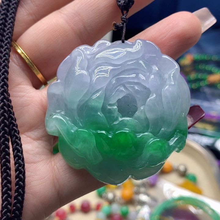翡翠颈饰未镶嵌吊坠