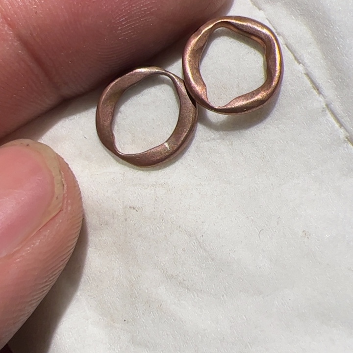 玻璃配饰在家呢，你