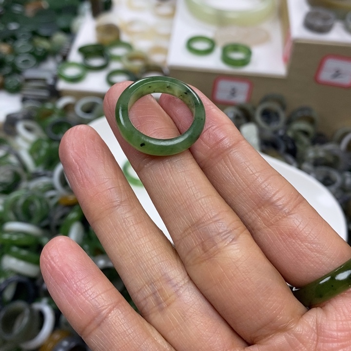 Z***尧和田玉未镶嵌挂件