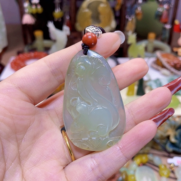 蛇纹石玉颈饰未镶嵌