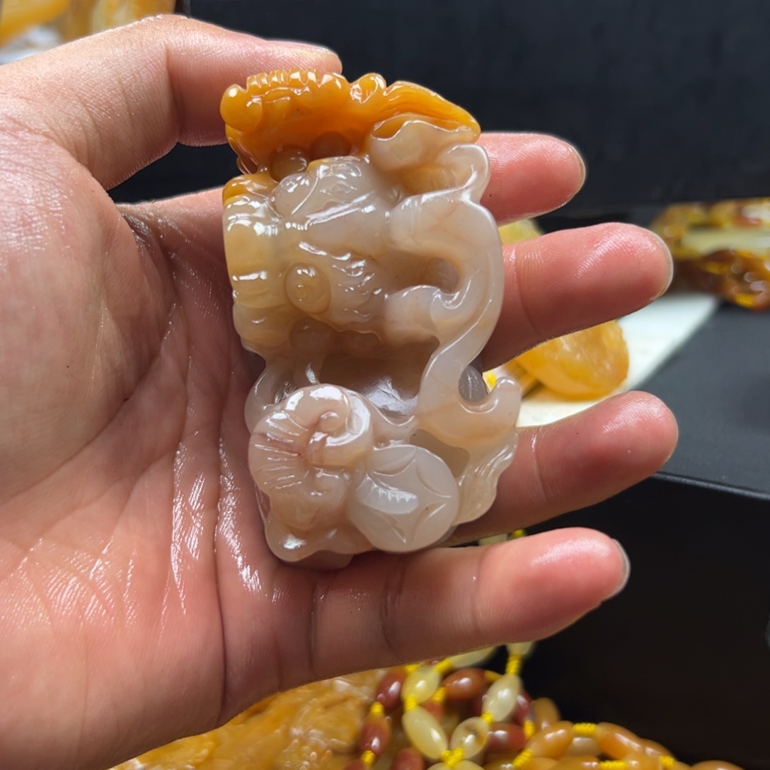 石英质玉（黄龙玉）未镶嵌黄龙玉