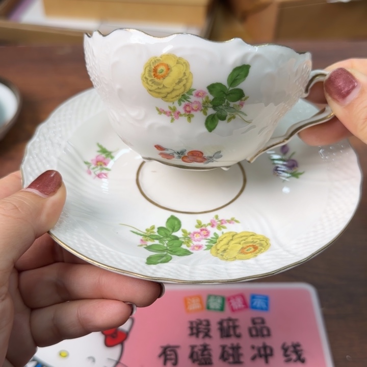 一个陶瓷物件哈哈哈哈