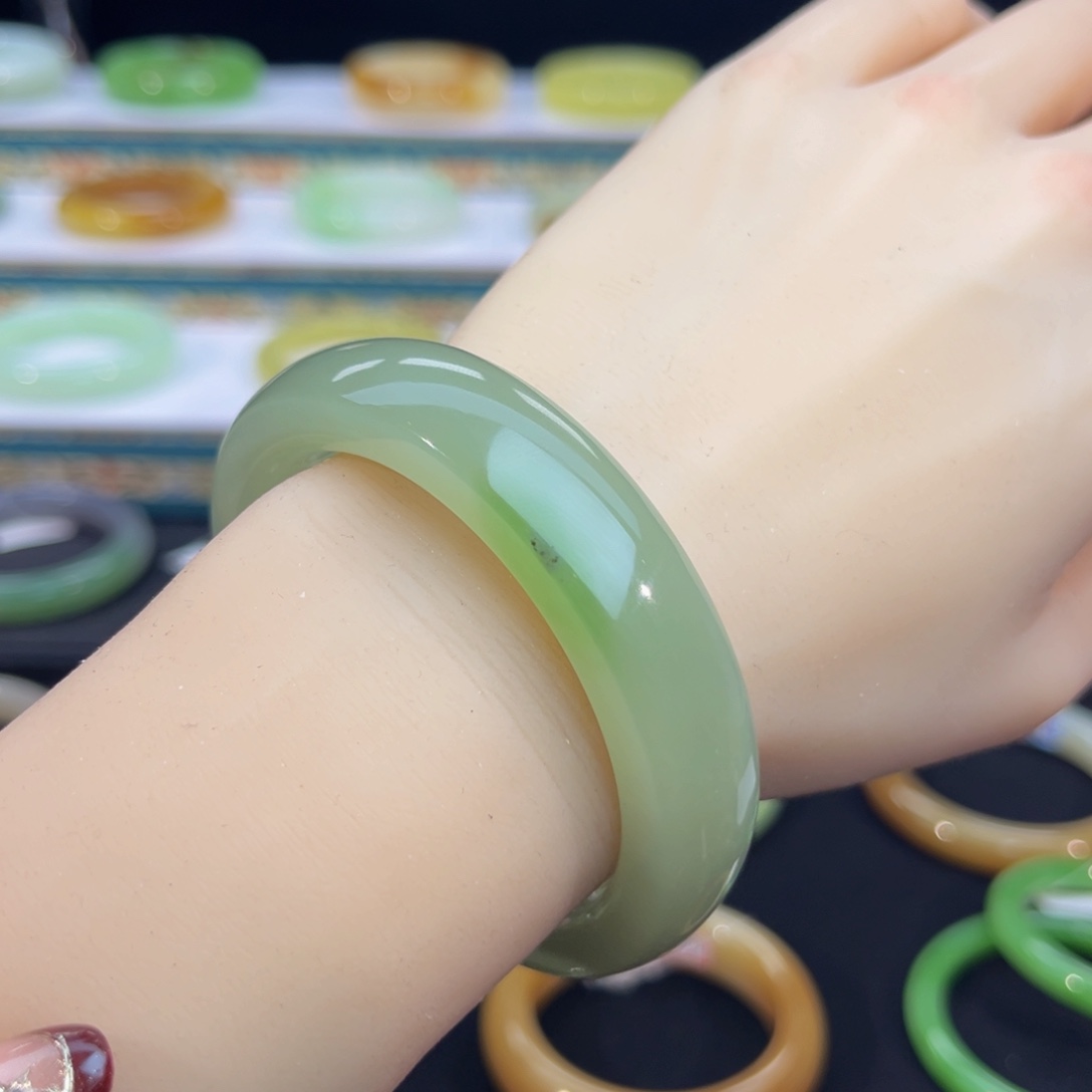 未镶嵌手镯和田玉-翠青方镯