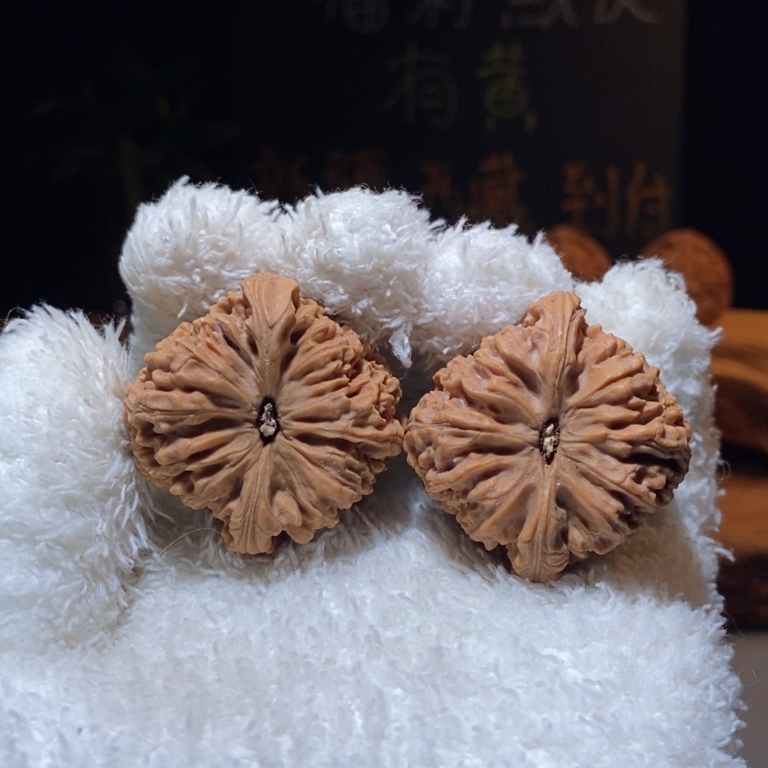 桉***生文玩核桃吊坠哈哈