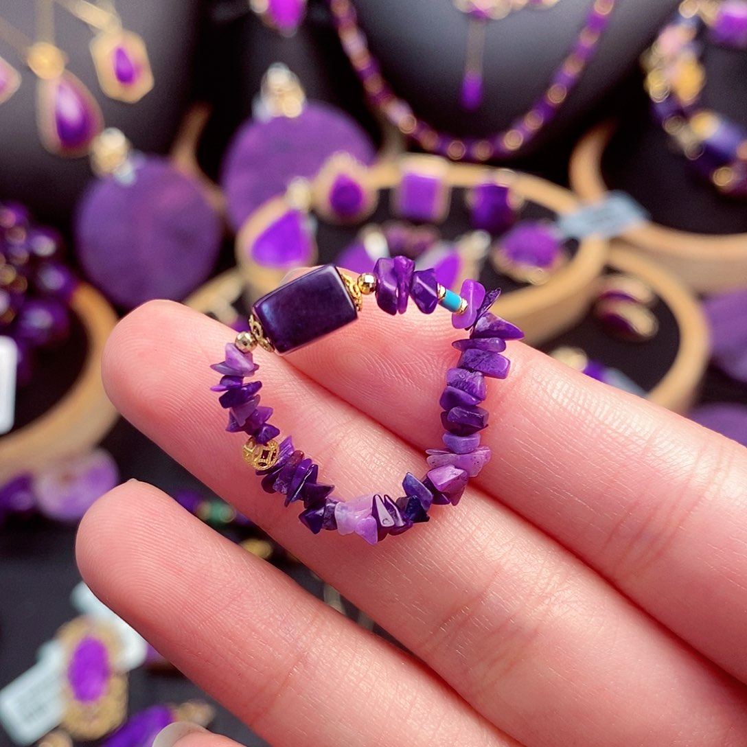 苏纪石（舒俱来）戒指18K金镶嵌