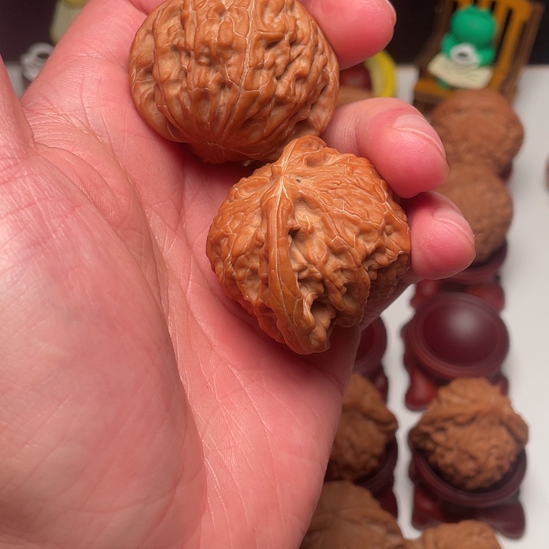 胡***计文玩核桃吊坠磨盘