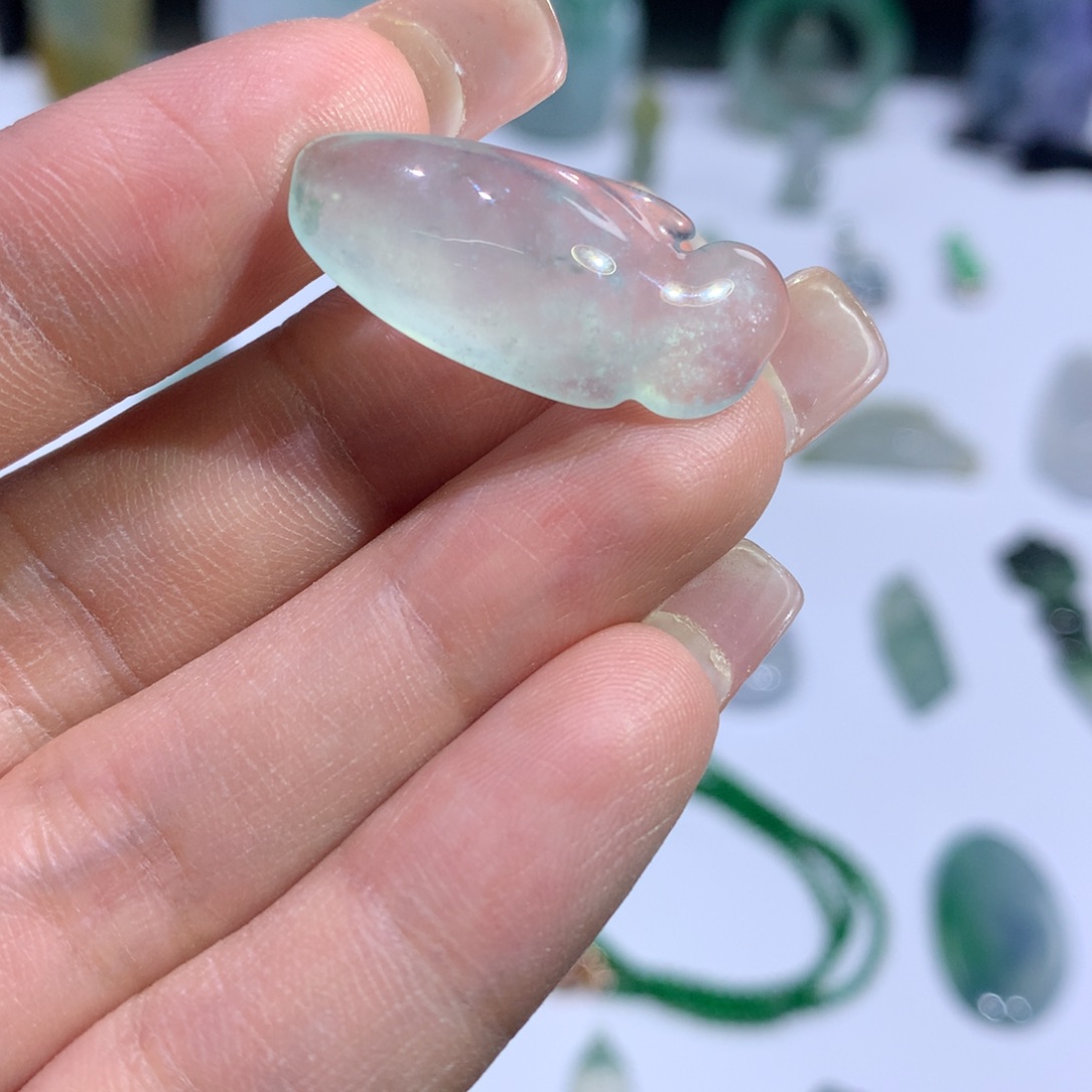 翡翠颈饰未镶嵌金鱼