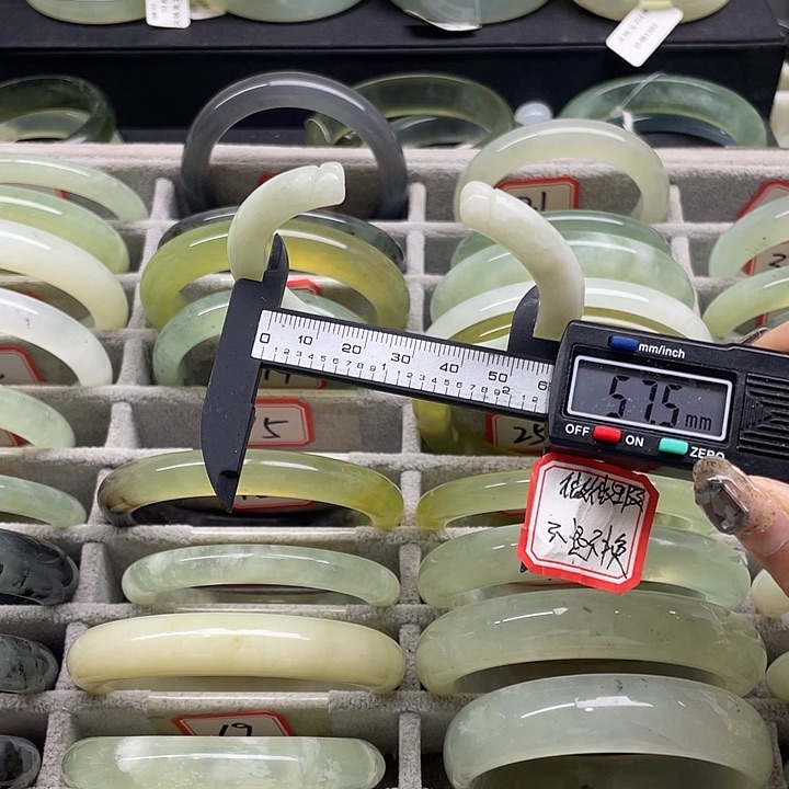 蛇纹石玉未镶嵌手镯31