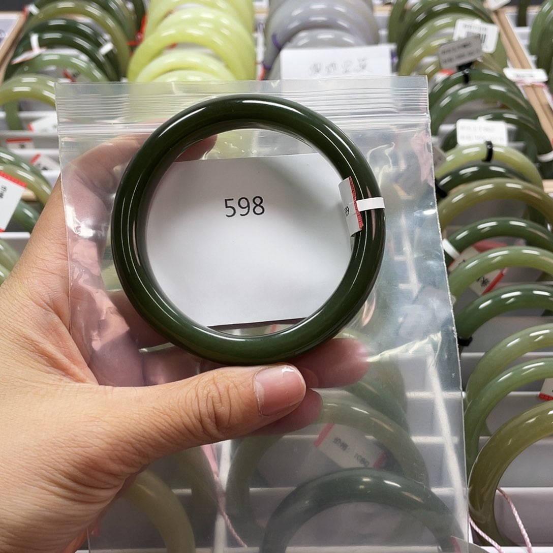 和田玉（糖玉）手镯未镶嵌598圈口60