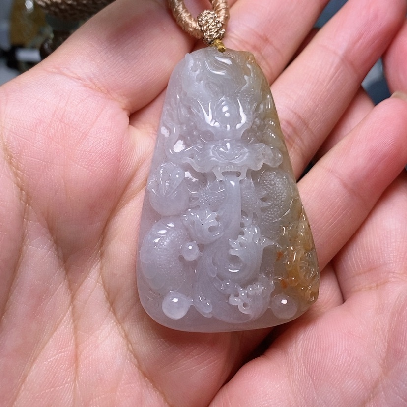 【闪购商品】翡翠未镶嵌颈饰。