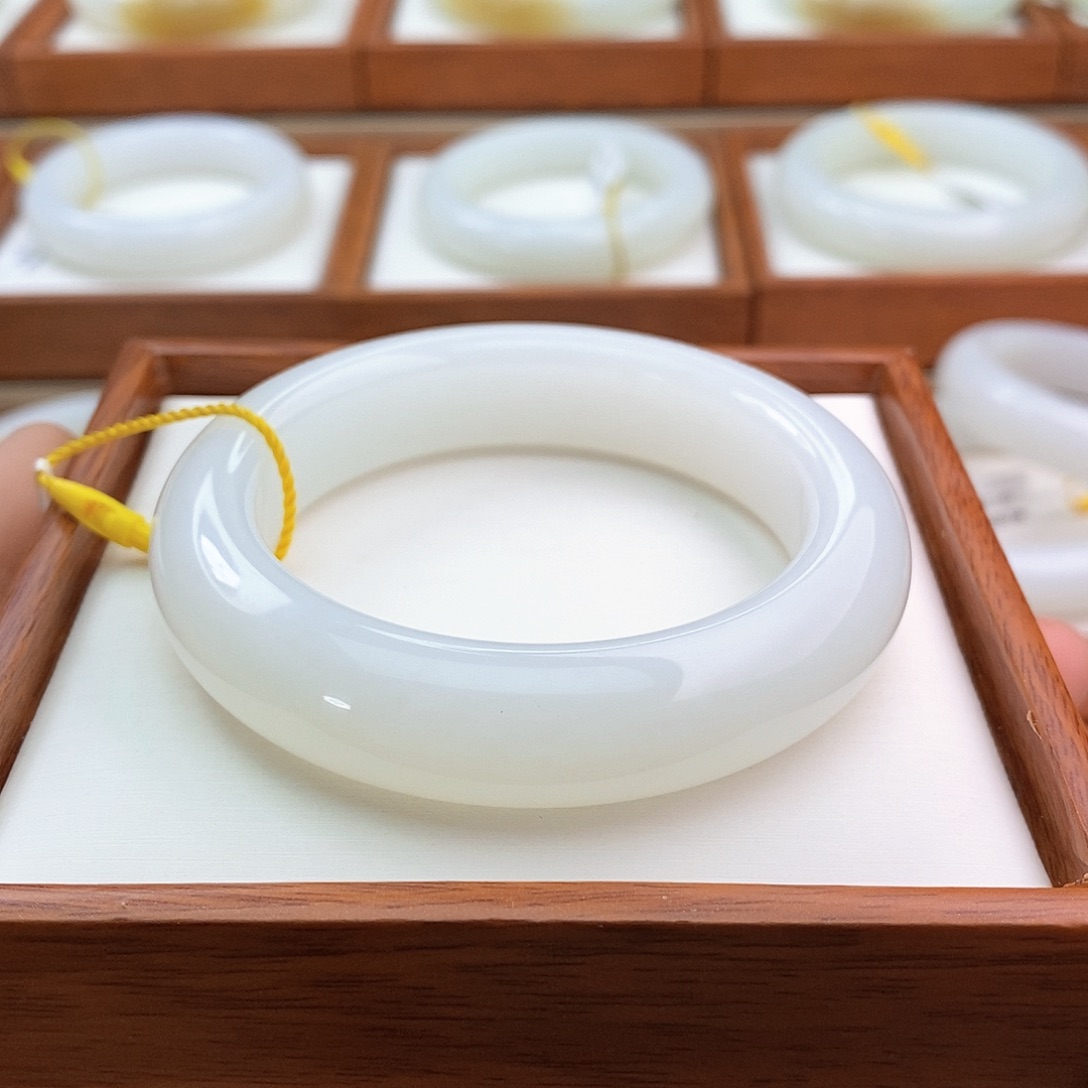 和田玉（白玉）手镯未镶嵌雪*